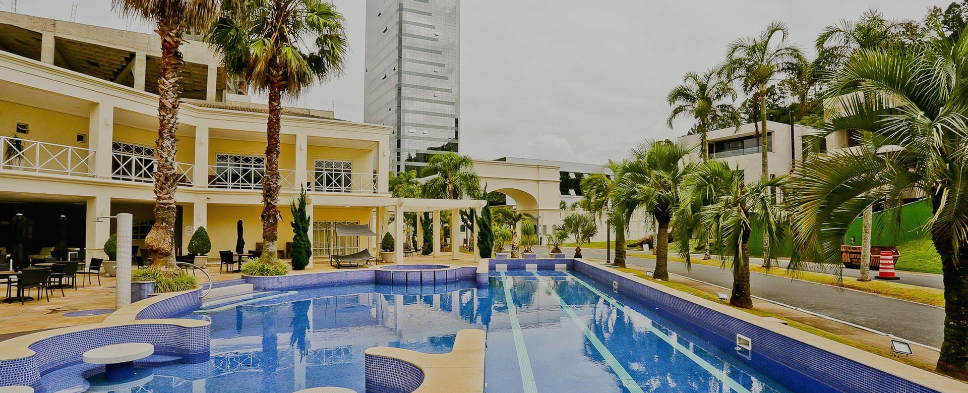 Porto Riviera - Porto Riviera - clube com piscina